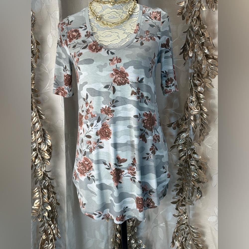 Maurices XS Gray Camo Floral Print Scoop Neck Tunic Tee Boho Casual Top